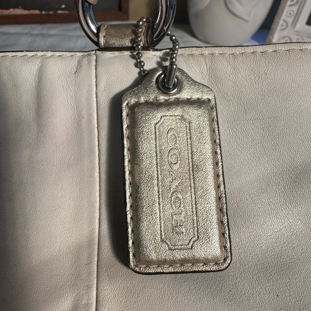 Coach Soho F18751 Cream Leather East West Tote
Shoulder Bag Gold Trim - Picture 11 of 13